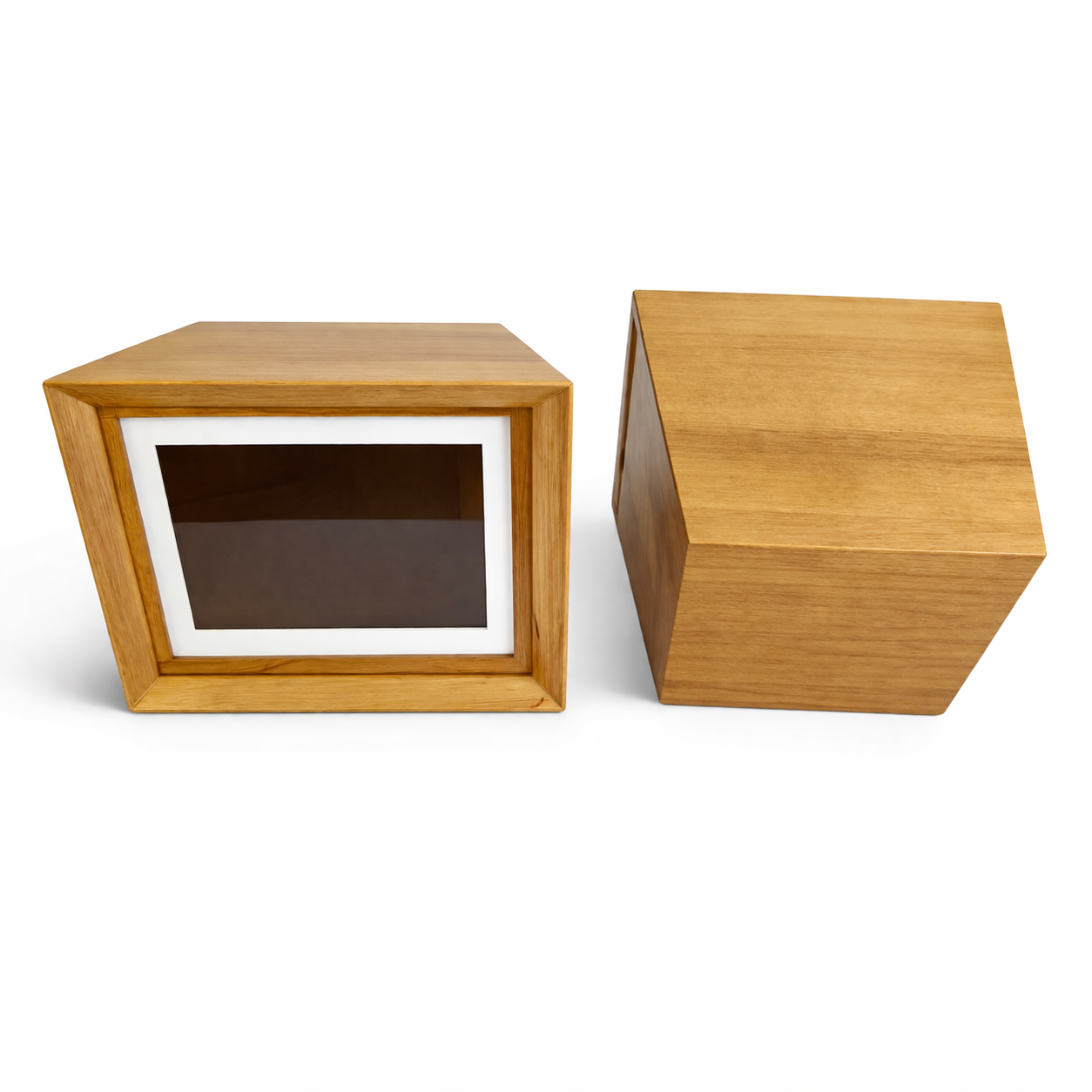 The Duke Picture Urn in Oak