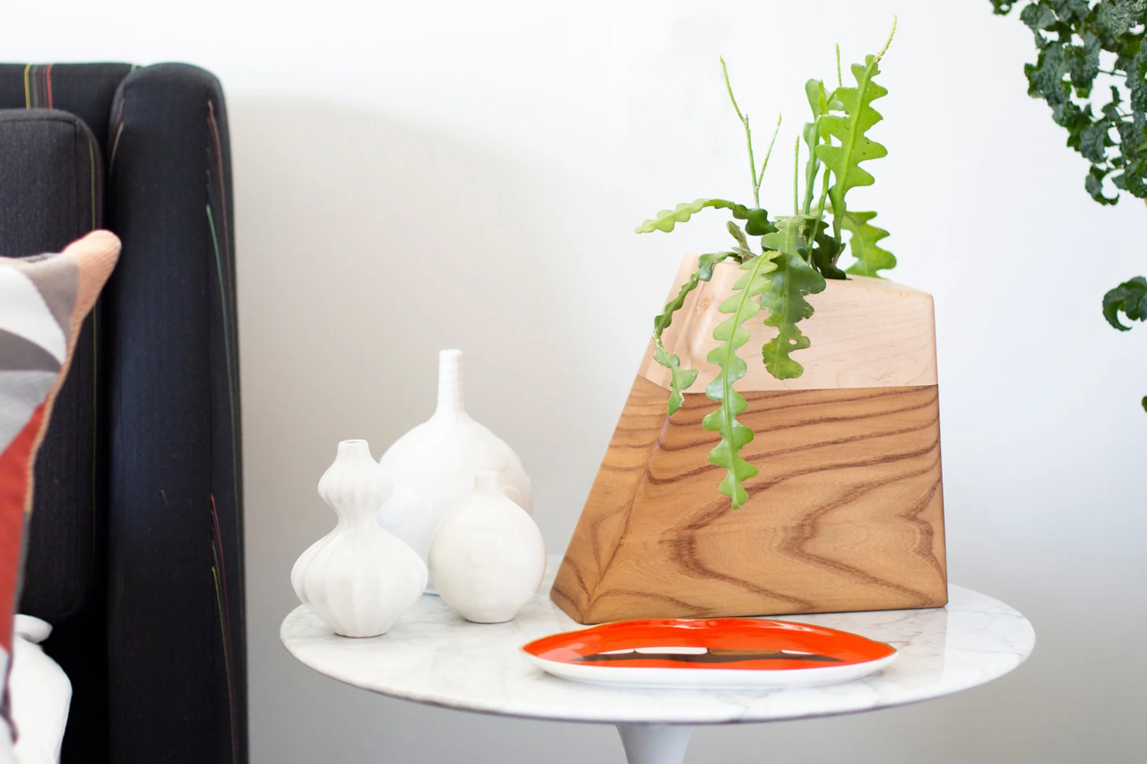 The Casey Plant Urn in Elm & Maple
