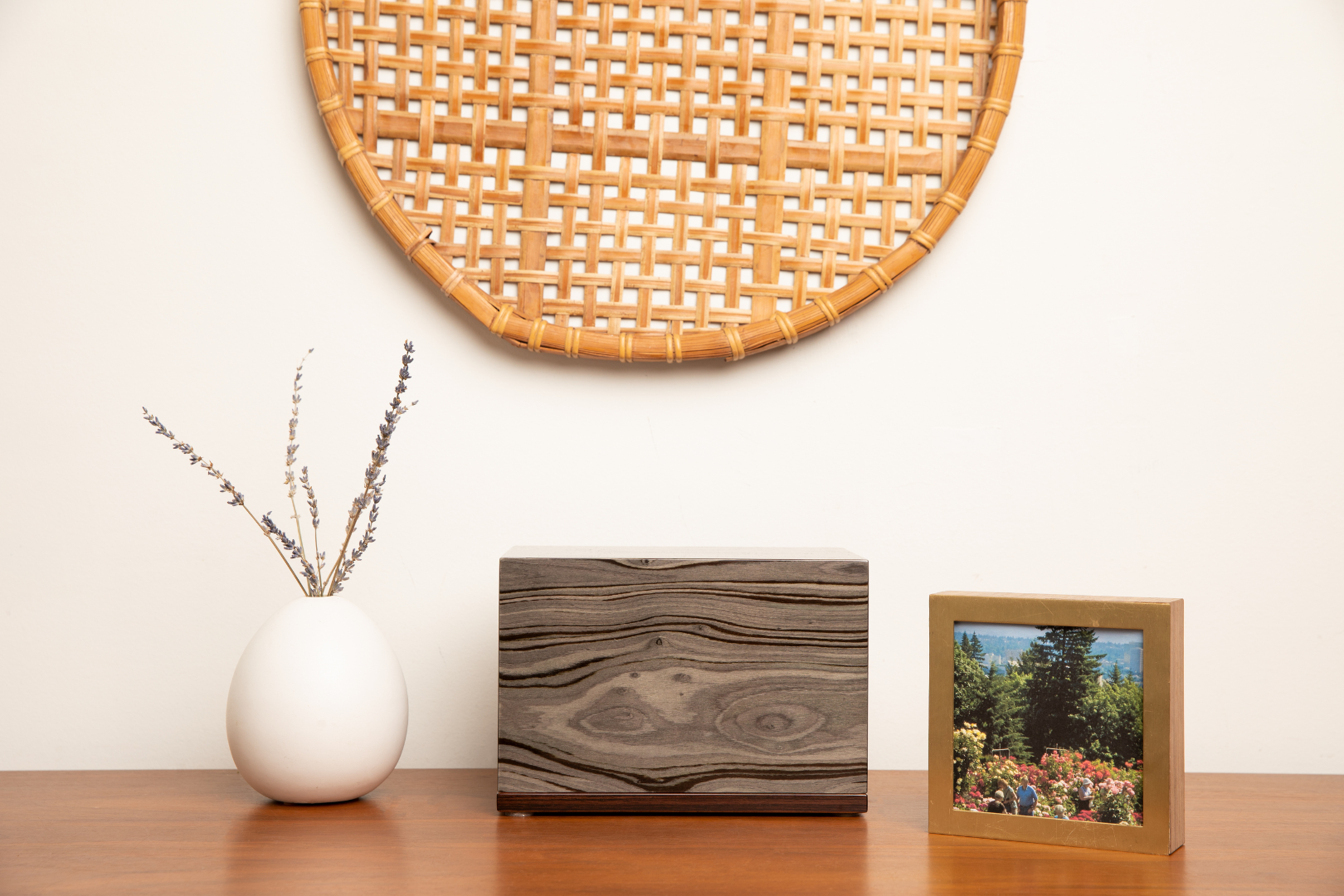 The Hudson Urn in Grey