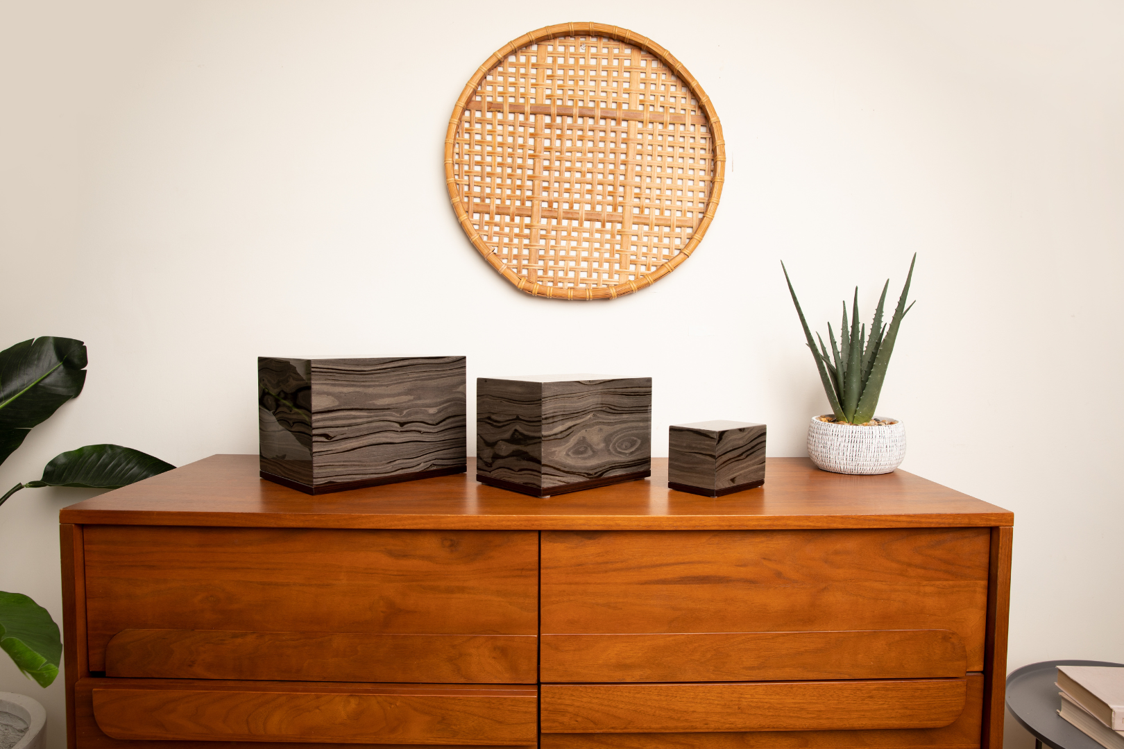 The Hudson Urn in Grey