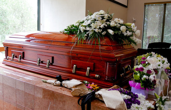 A Guide to Choosing Between Burial and Cremation Caskets – Oaktree ...