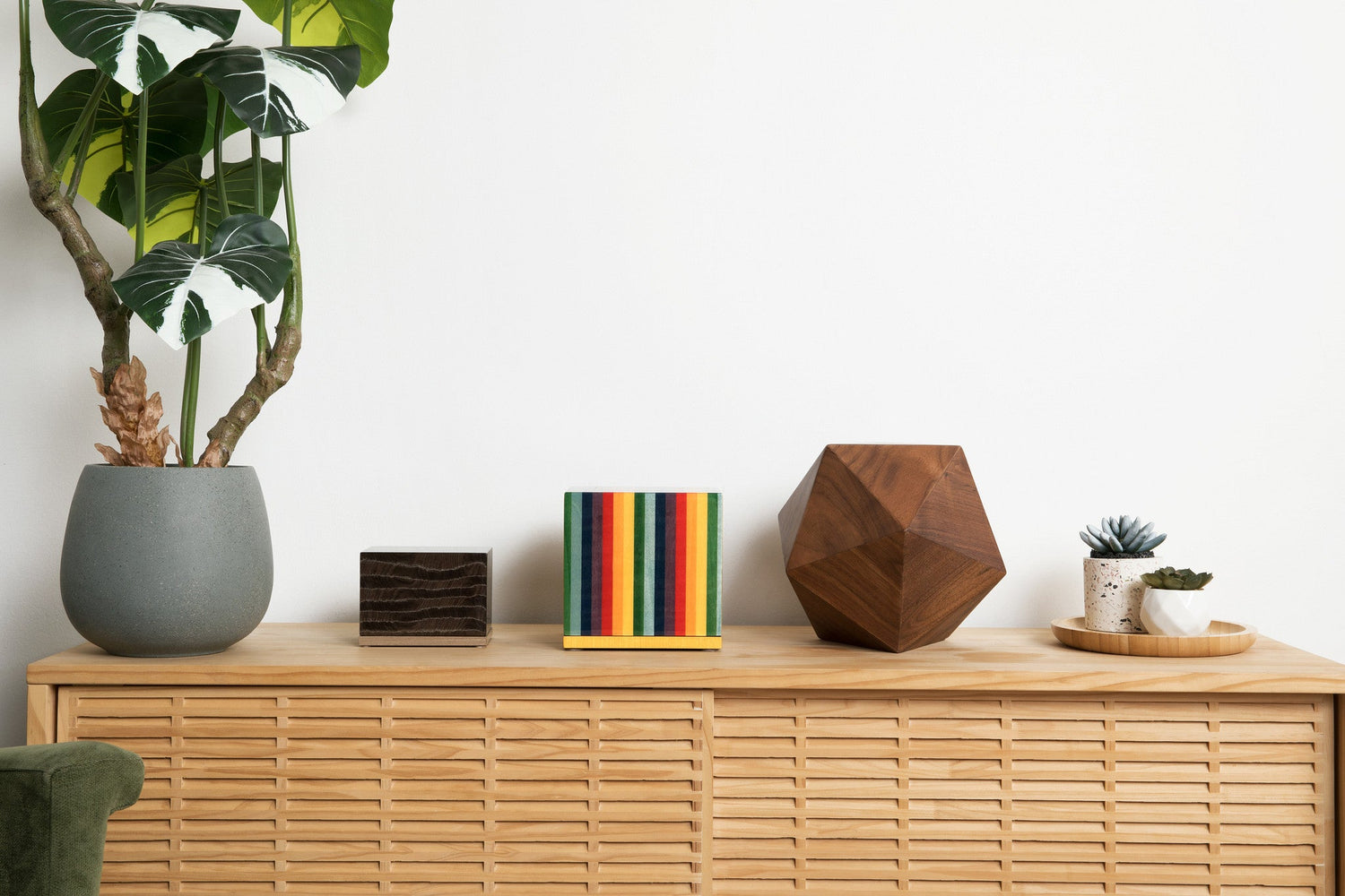 Best Cremation Urns in 2025: Reviews and Buying Tips