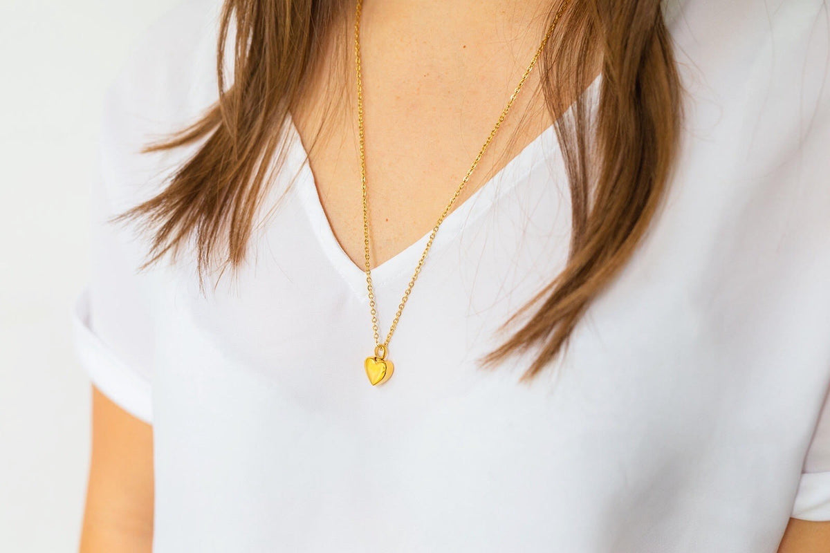 Crafting Lasting Memories for Valentine's Day with Cremation Jewelry – Oaktree Memorials